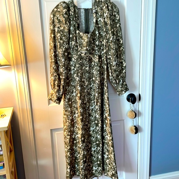 Reformation Dresses & Skirts - Gorgeous FEMININE & romantic Reformation green floral festive dress NWOT 4 💕